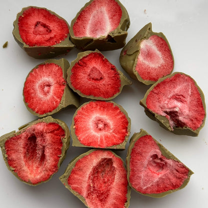 Полуниця в фісташковому шоколаді